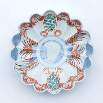Assiette Arita-yaki Chrysanthème 18×4,5 cm – Assiette japonaise raffinée en porcelaine décorée