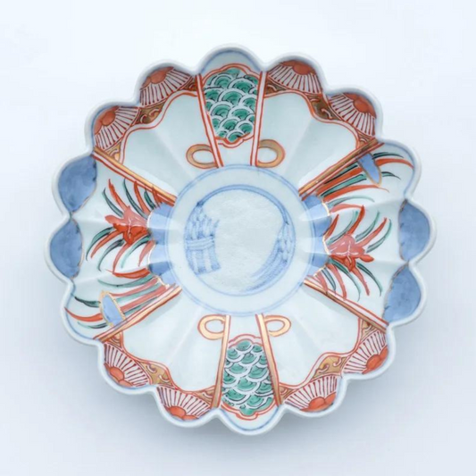Assiette Arita-yaki Chrysanthème 18×4,5 cm – Assiette japonaise raffinée en porcelaine décorée
